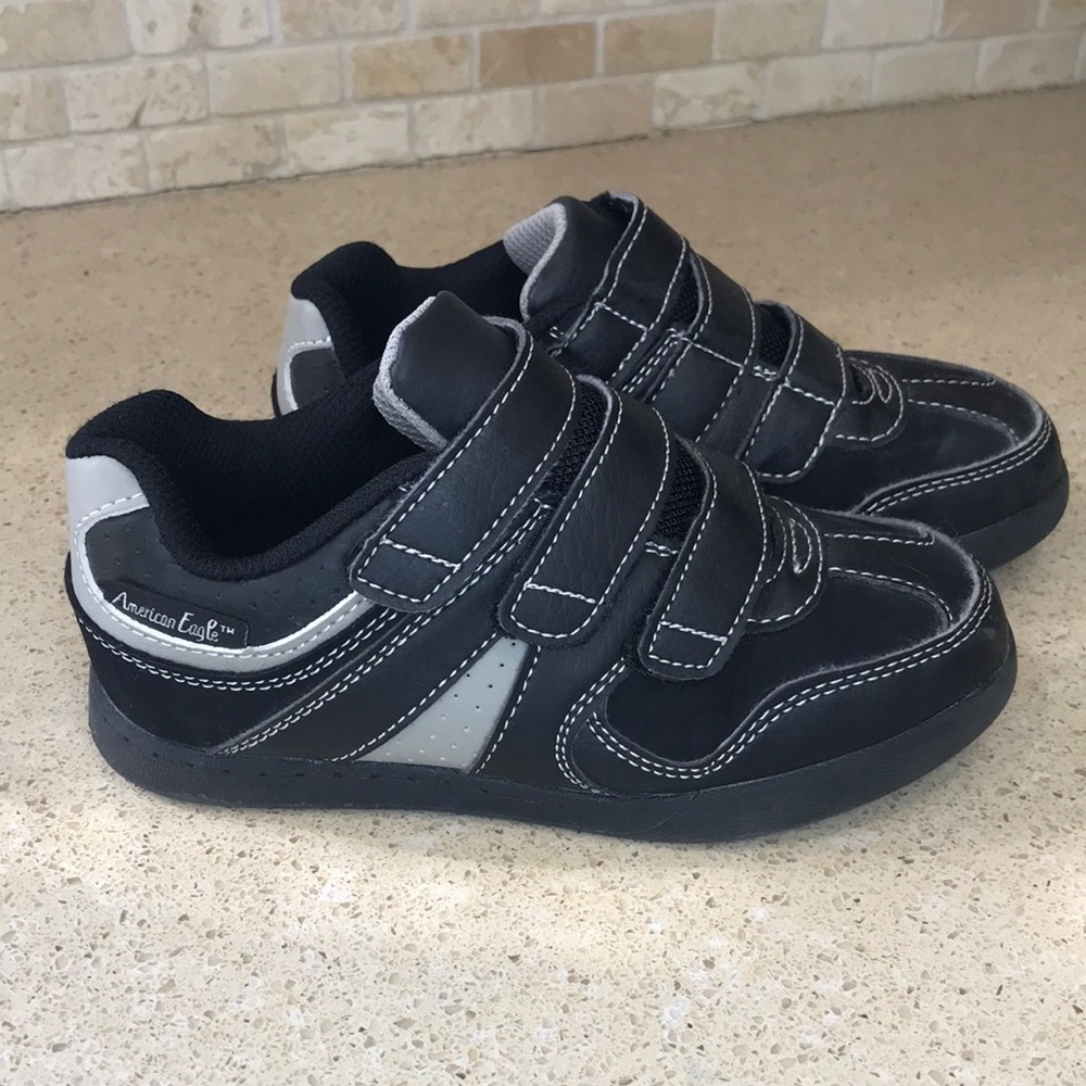 American Eagle Youth Velcro Sneaker, Skid Resistant, 12, Black & Gray